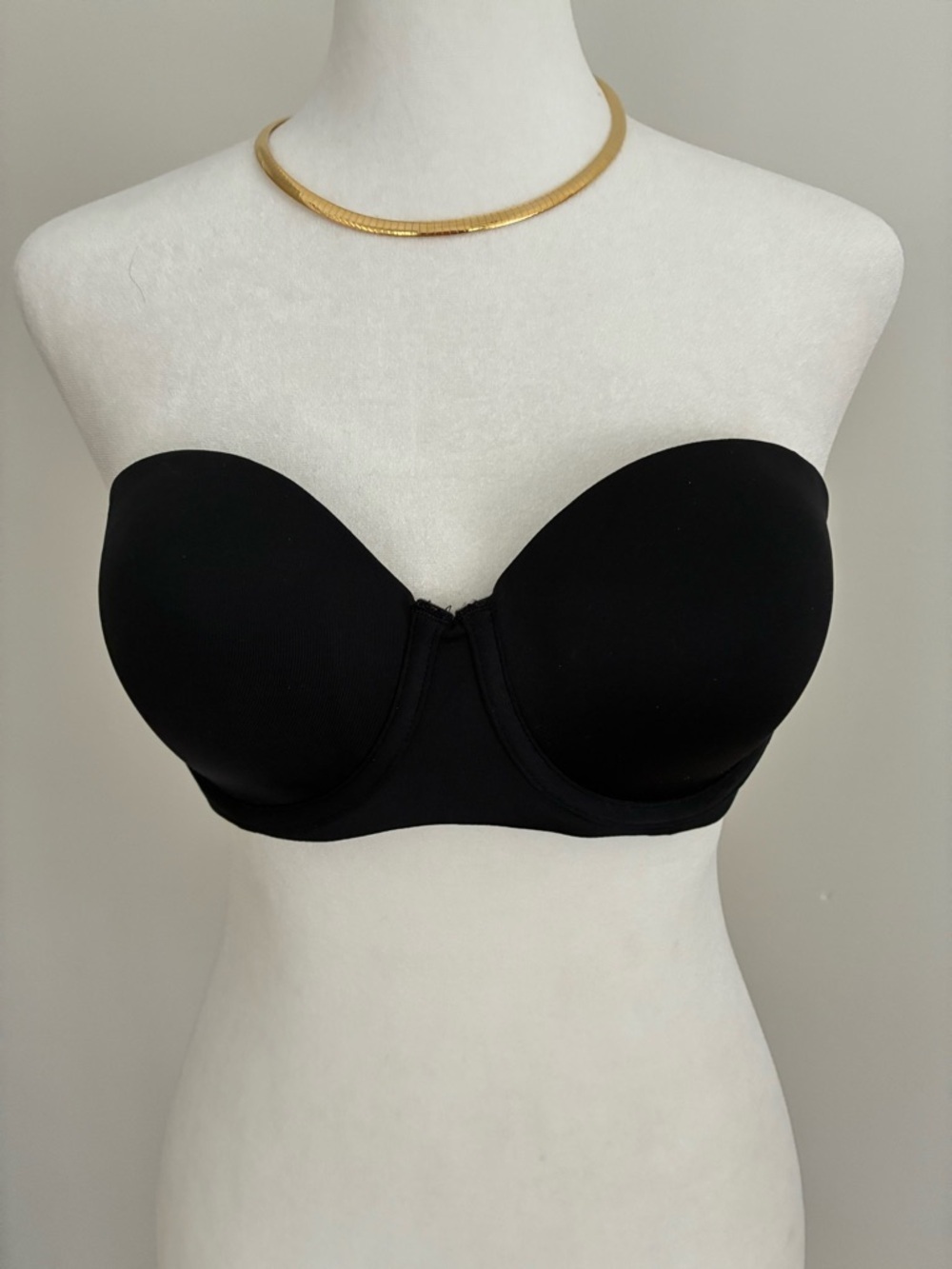 Black strapless bra 34C